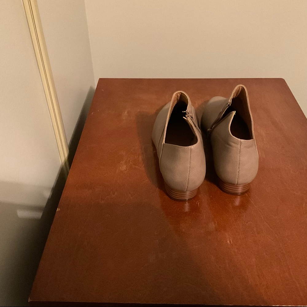 Shoes - Picture 3 of 4